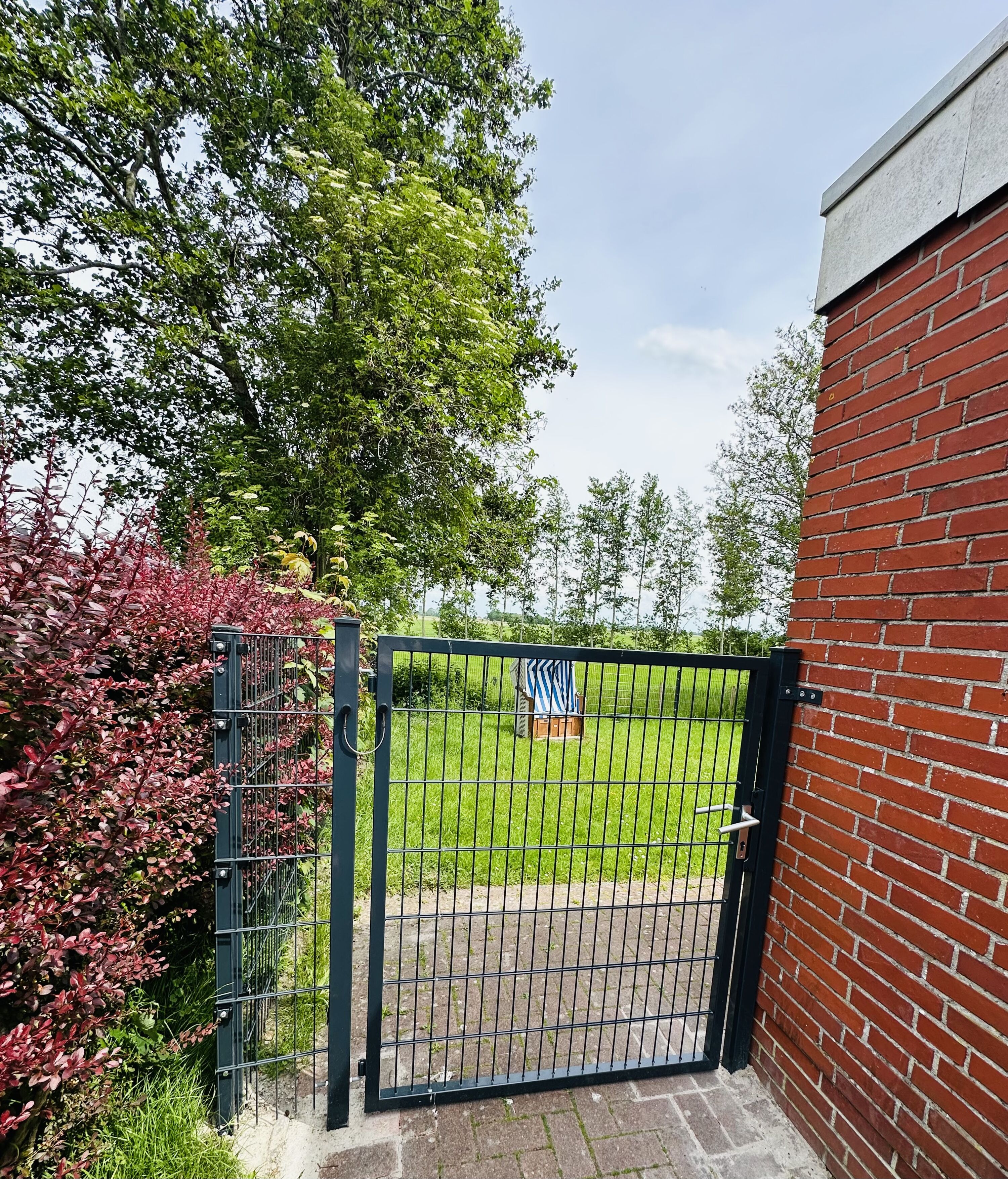 Tor zum umzäuten Garten