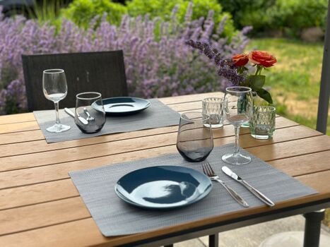 Auf der Terrasse lässt es sich wunderbar Frühstücken