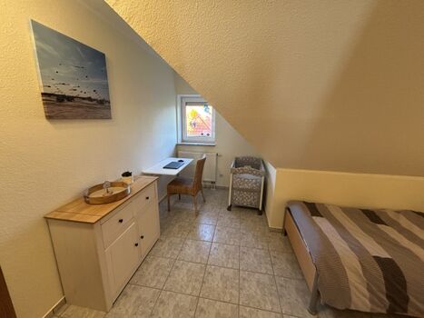 Einzelzimmer mit Arbeitsplatz