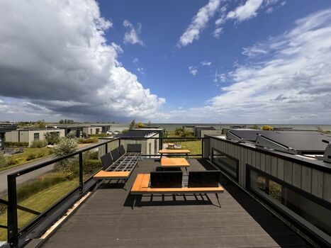 Dachterrasse mit Blick aufs Meer und Anlage
