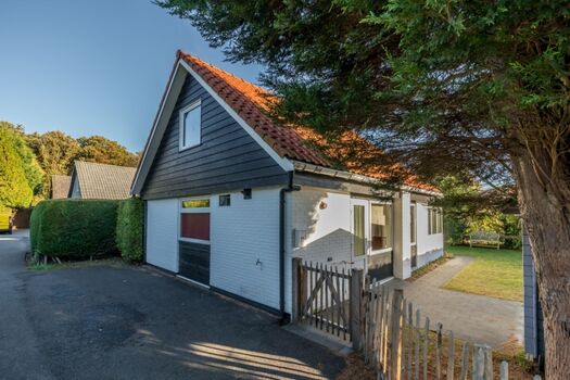 Parkplätze für zwei PKW