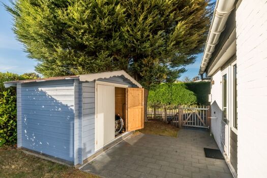 Garten mit Gartenhaus