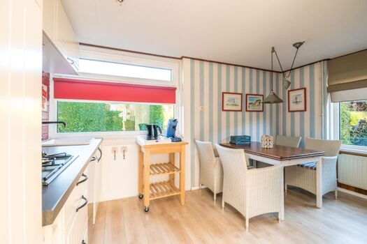 Gemütliche Essgruppe in der Küche