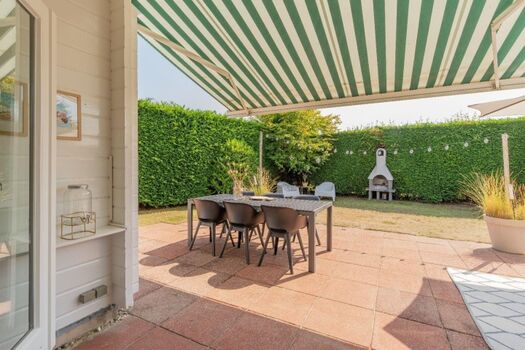 Die Terrasse mit Markise