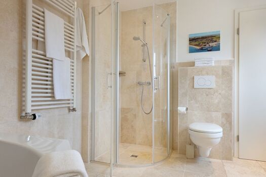 Badezimmer zwei im OG das Bad en Suite