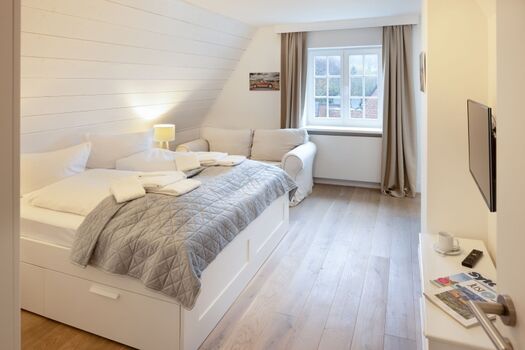 Schlafzimmer eins im OG mit Bad en Suite