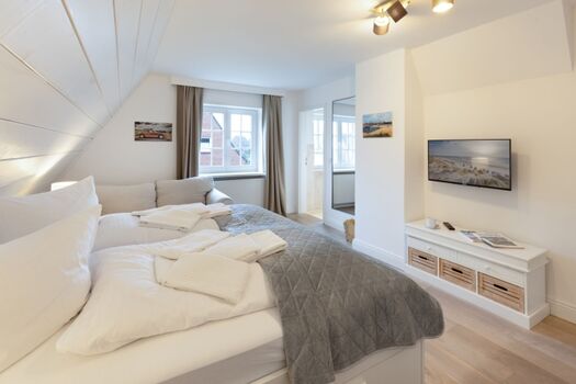 Schlafzimmer eins im OG mit Bad en Suite