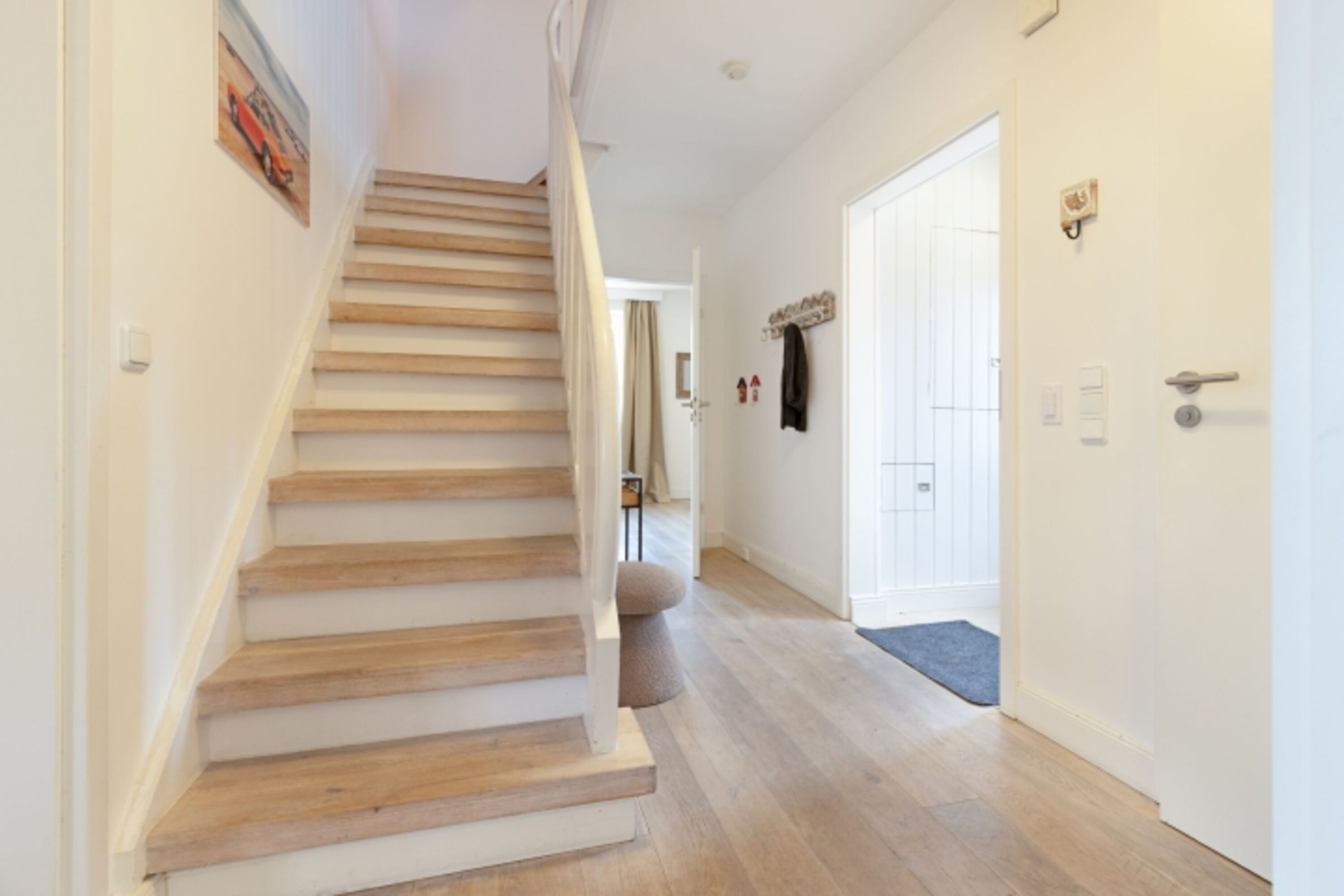 Flur EG und Treppe