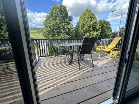Terrasse/Balkon mit Blick in die Bäume
