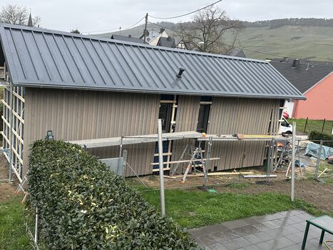 Das Haus wird momentan verkleidet.