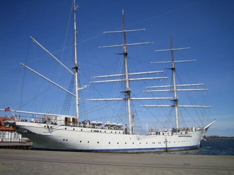 Die Gorch Fock im Hafen von Stralsund