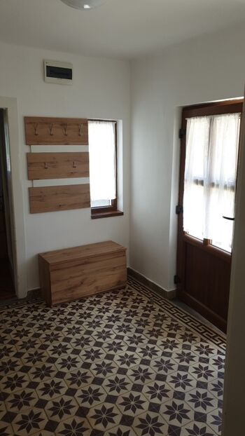 Eingangsbereich mit alten ungarischen Fliesen