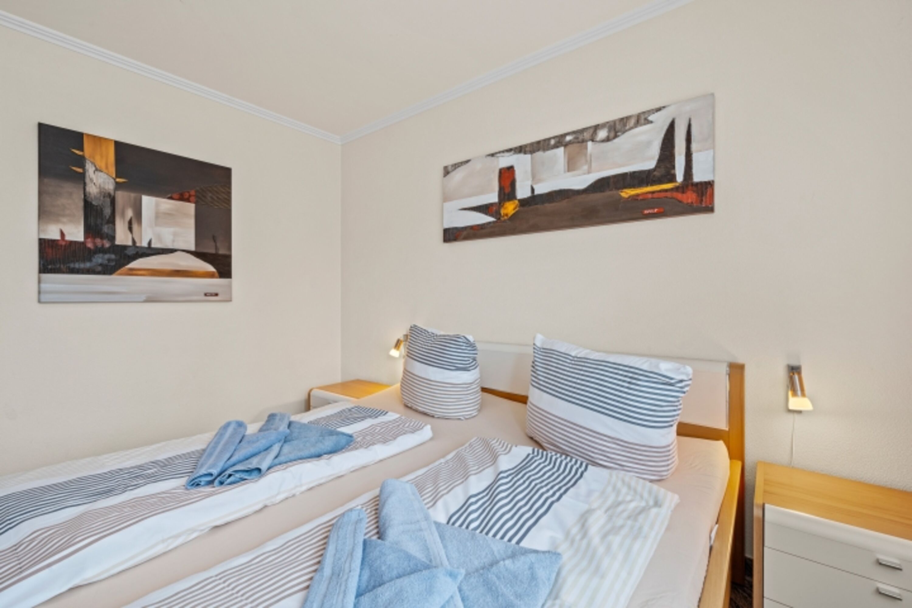 Schlafzimmer mit Doppelbett