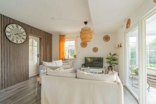 Gemütliche Sitzecke mit TV