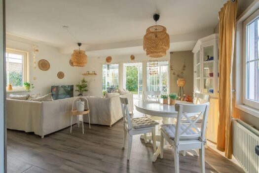 Wohnzimmer mit gemütlicher Sitzecke