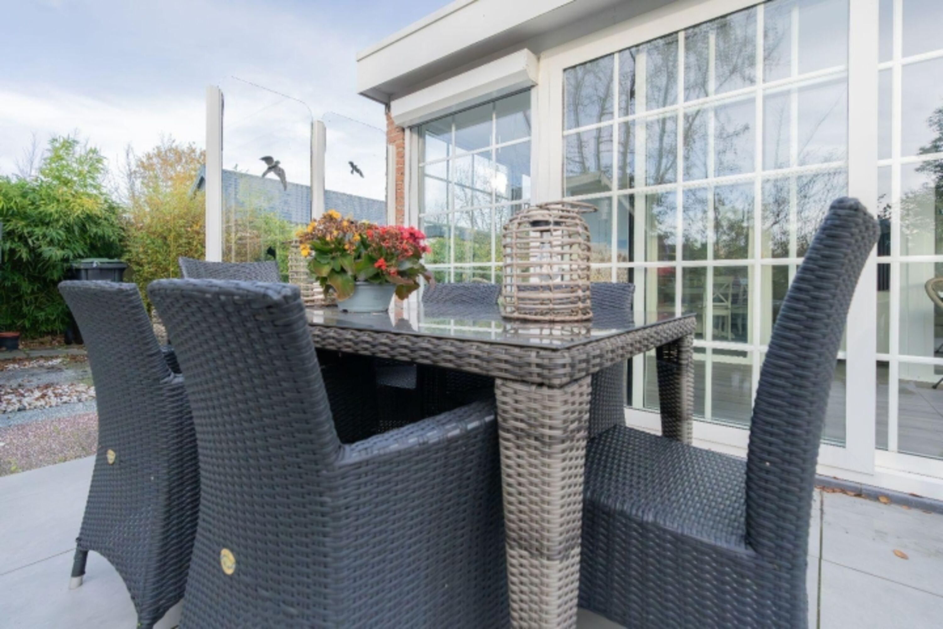 Die Terrasse mit Gartenmöbel