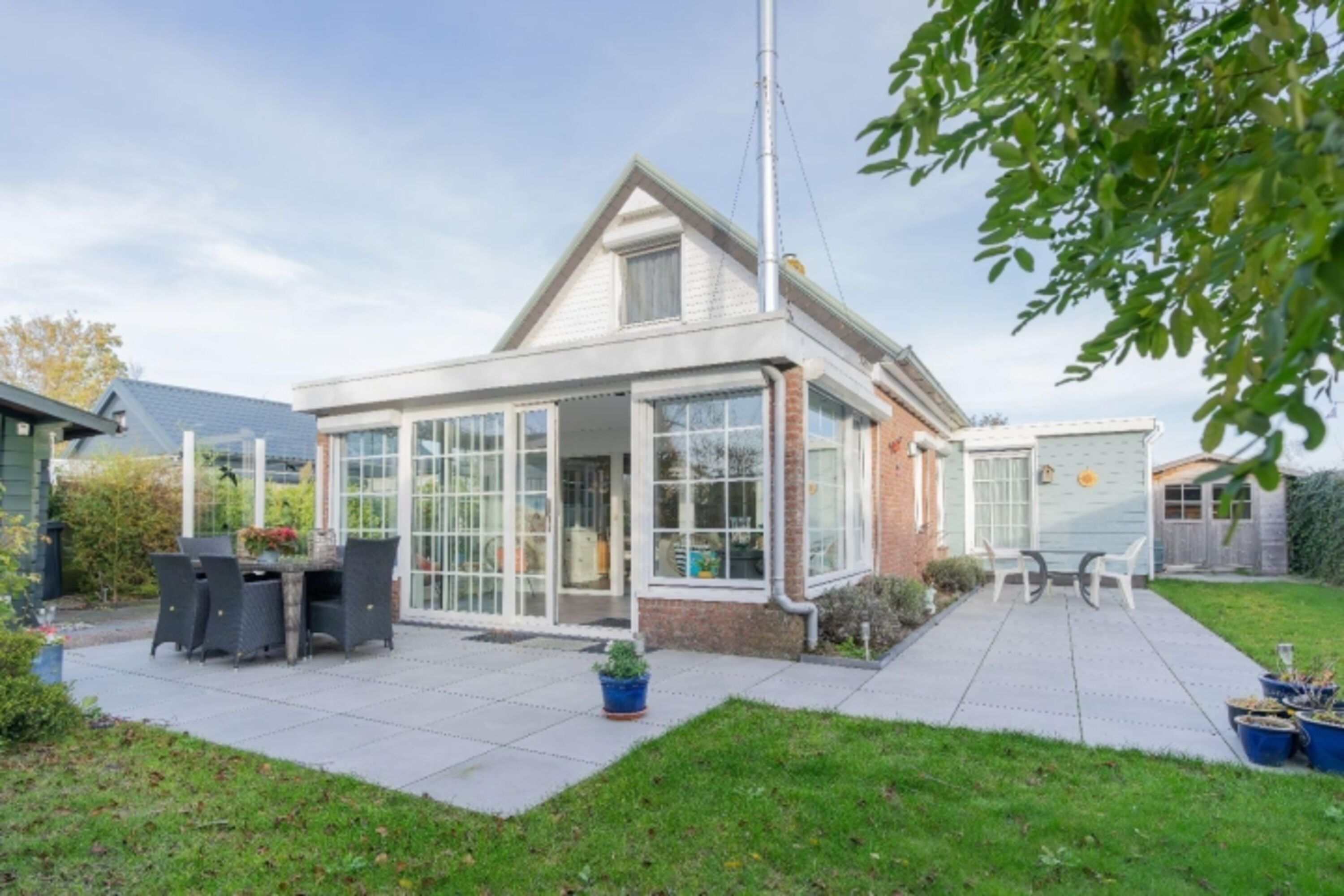 Charmantes Ferienhaus mit Wintergarten und umzäuntem Garten