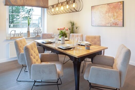 Essbereich mit Kamin