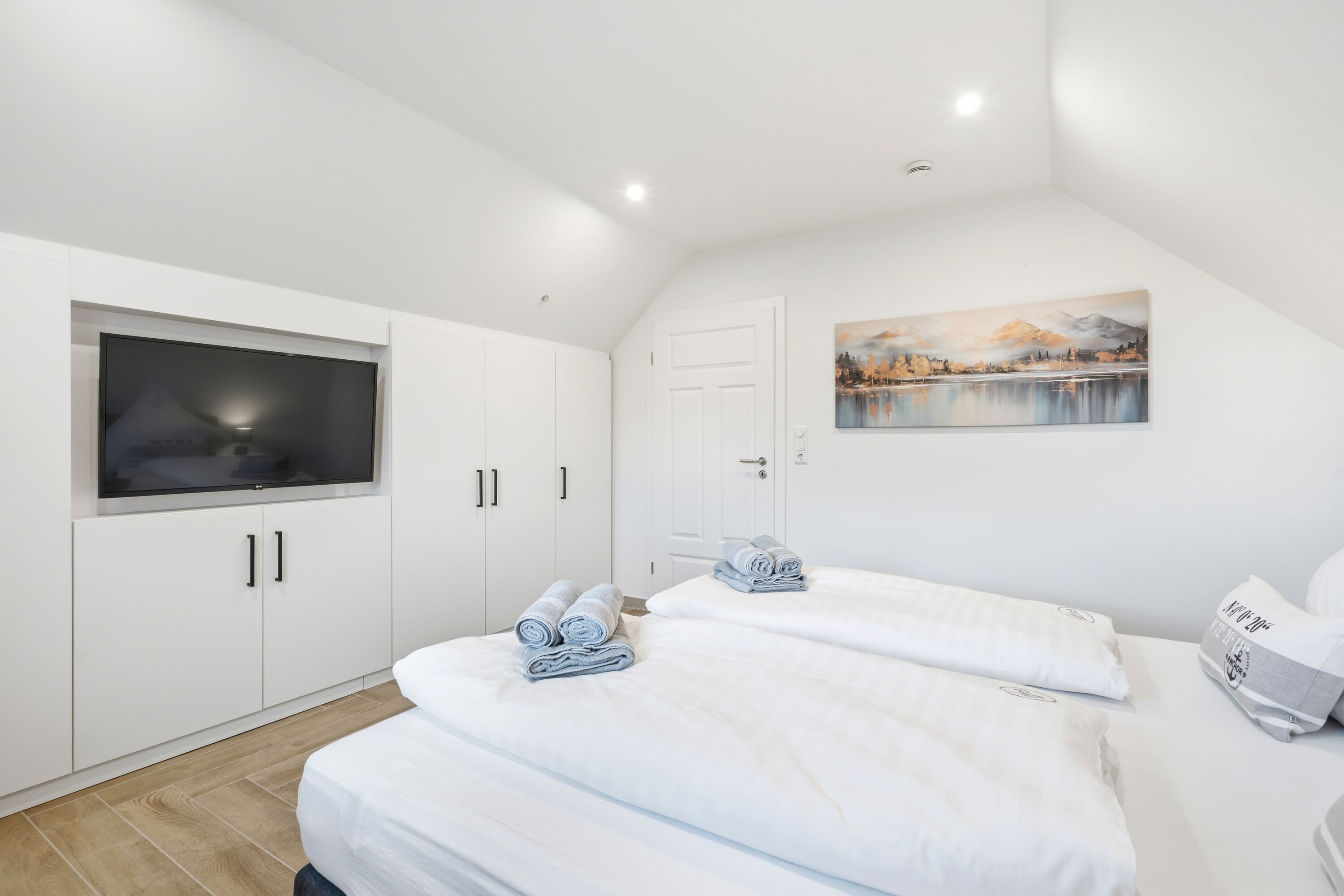 Zweites Schlafzimmer mit TV