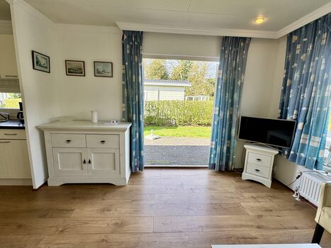 Der Garten bietet viel Platz für Hunde und Kinder