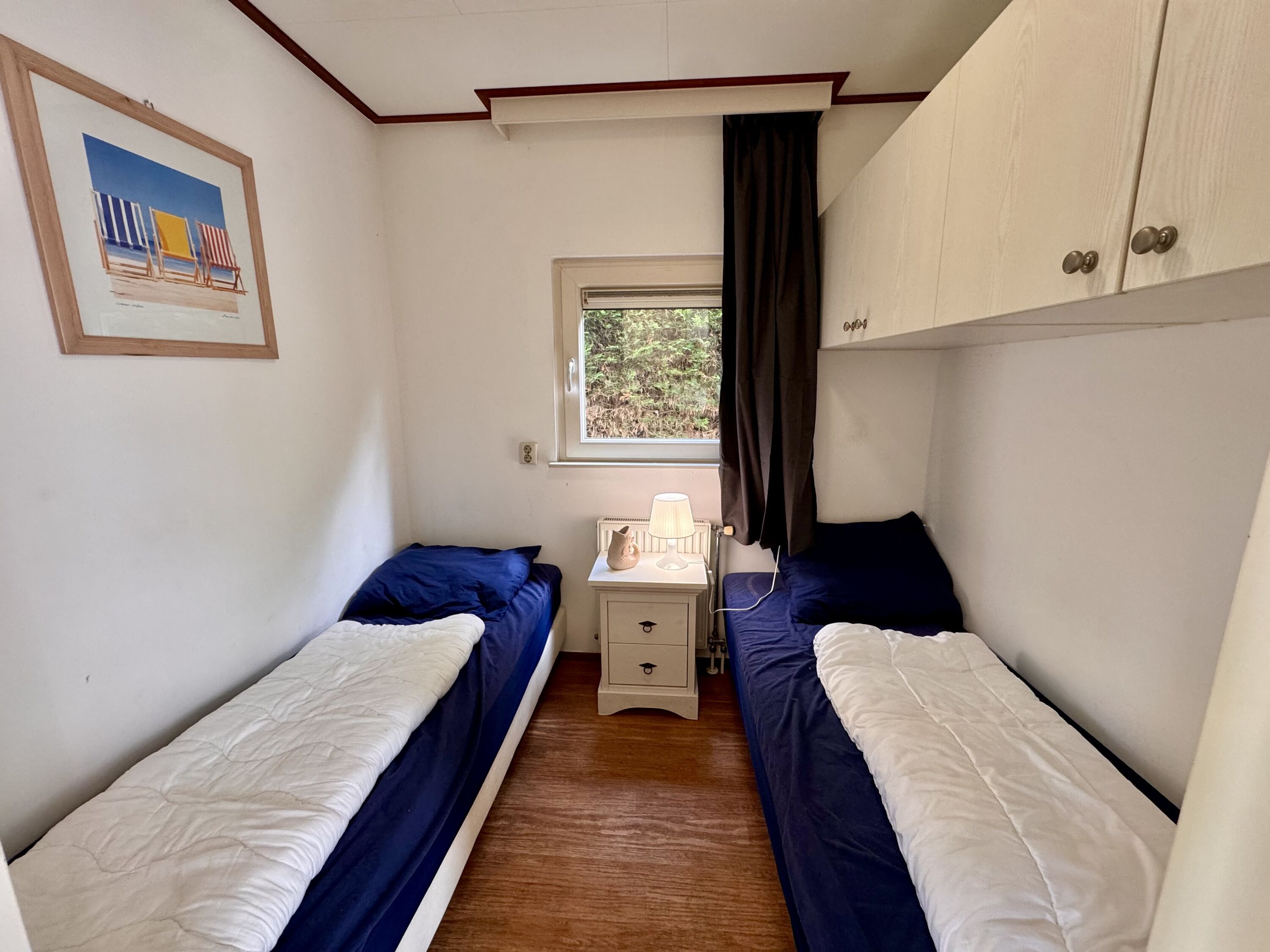 zweites Schlafzimmer mit Verdunklungsgardinen
