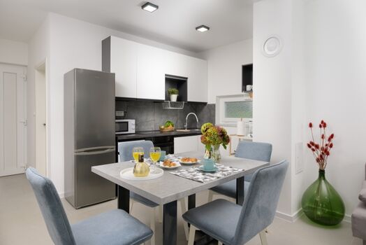 Küche mit Essbereich