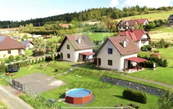 Ganze große Grundstück mit den beiden Ferienhäusern