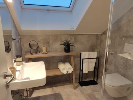 WC im Dachgeschoss mit bodengleicher Dusche