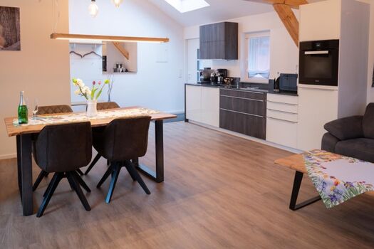 Küche mit Essbereich