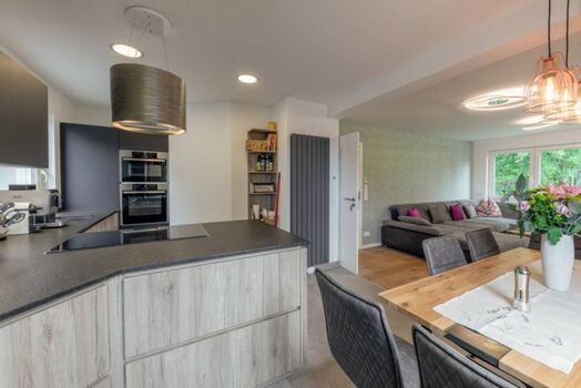 Küche mit Essbereich