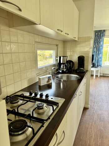 Die Küche ist komplett ausgestattet