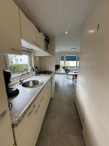 Die Küche ist komplett ausgestattet