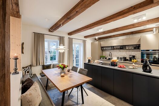 Küche mit Essbereich