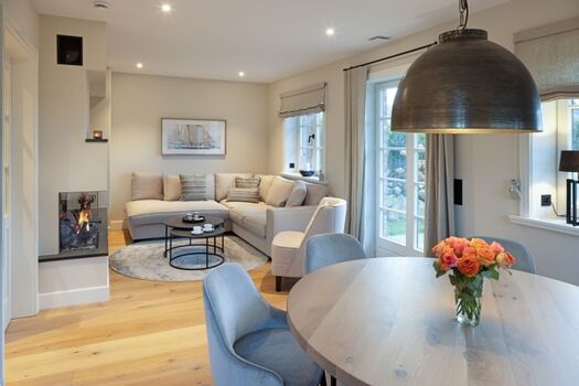 Wohnbereich mit Kamin