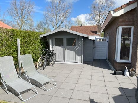 Liegestühle um die Sonne zu genießen 