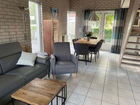 Sicht auf dem Esstisch vom Wohnbereich