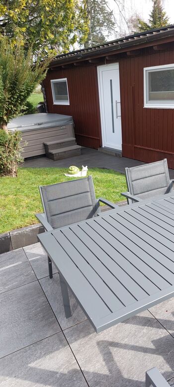 Terrasse mit Pool und Haus