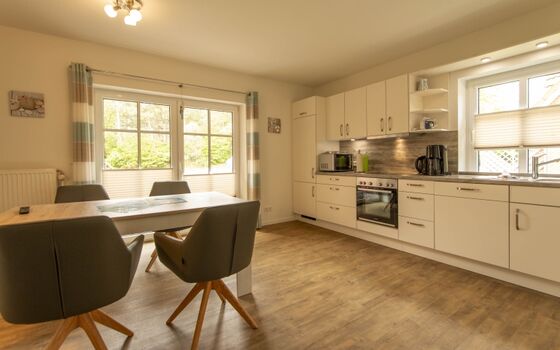 Küche mit Essbereich