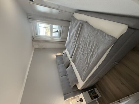 Unteres Schlafzimmer mit zwei Türen