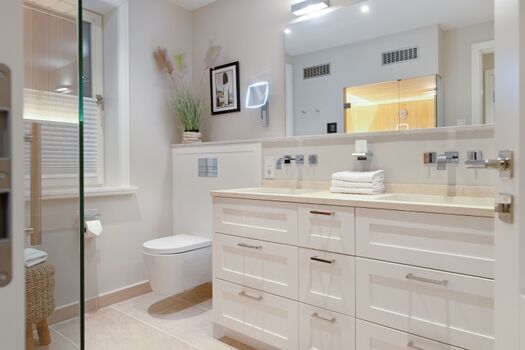 Badezimmer zwei im UG mit Sauna