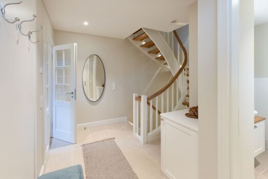 Eingangsbereich und Flur EG