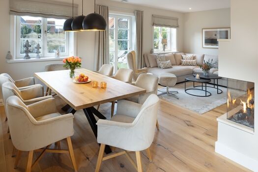 Wohn und Essbereich mit Gaskamin