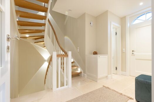 Eingangsbereich und Treppen