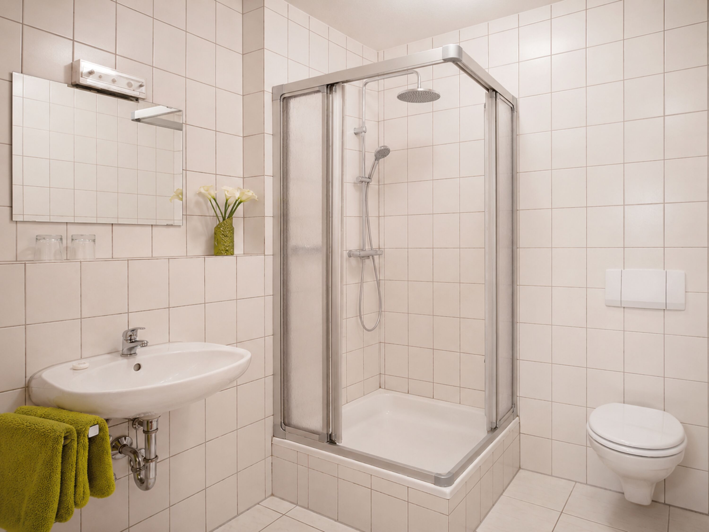 Badezimmer mit Dusche - Wohnung 5