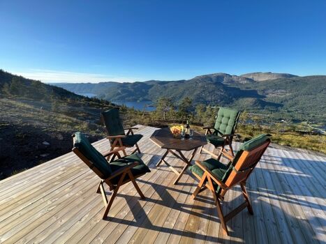 Terrasse mit Ausblick über Vråvatn