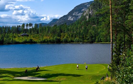 Golfplatz direkt am See in 5 km Entfernung