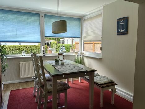 Lichtdurchfluteter Essbereich