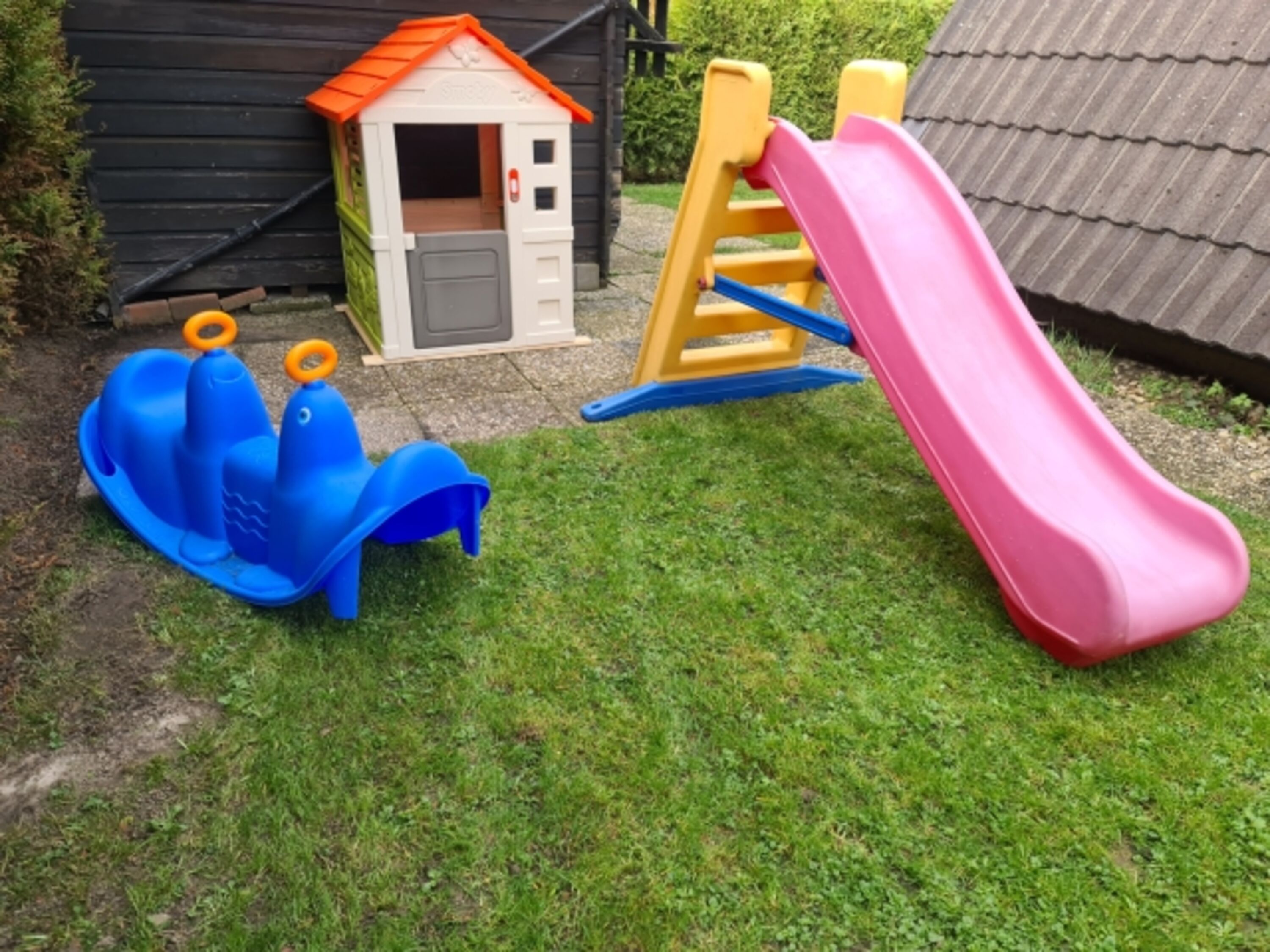 Spielplatz direkt im Garten