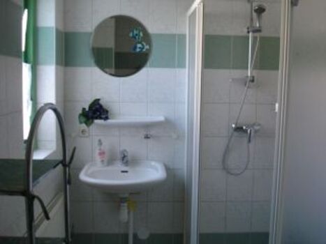 Bad mit WC und Dusche