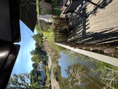 Blick auf den Fluss an der Terrasse